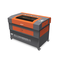 Machine de découpe de gravure au laser de CO2 500 * 700mm pour le bois en caoutchouc